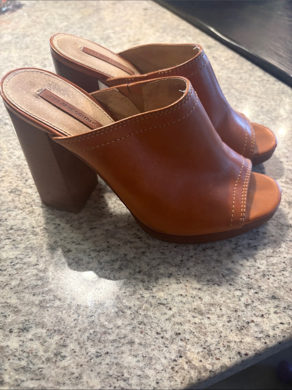 FRYE AND CO. Cognac Leather Open-Toe Block Heel Mules